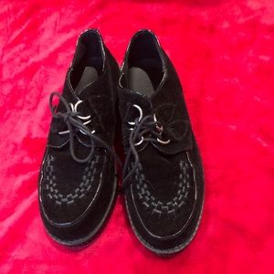 Black velvet creepers